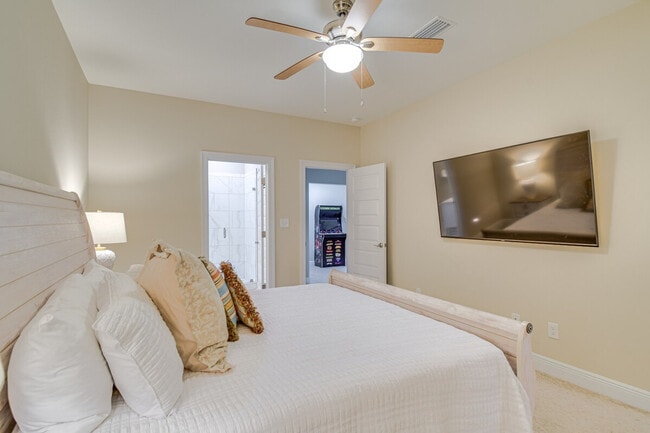 Building Photo - 13941 Del Rio Dr