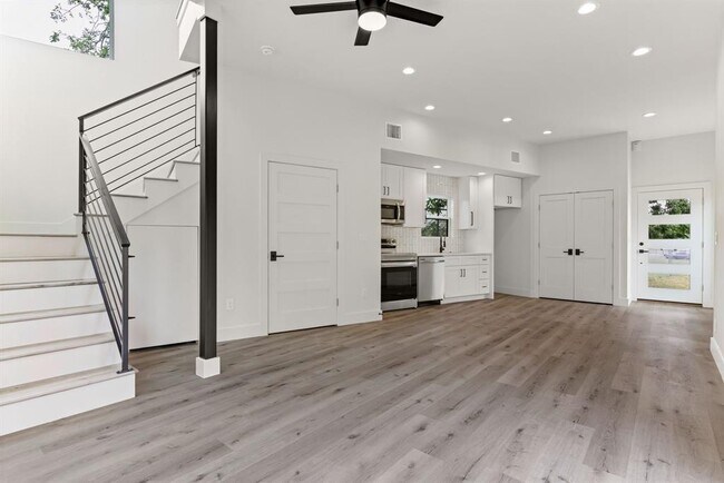 Building Photo - 8507 Hathaway Dr