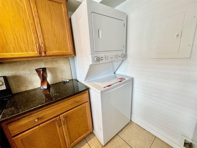 Building Photo - 7801 Hispanola Ave