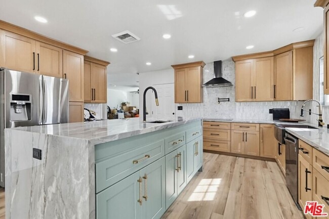 Building Photo - 2200 Easy Ave