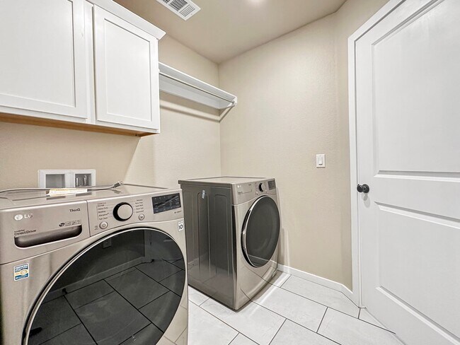 Building Photo - 1337 Masquerade Blvd