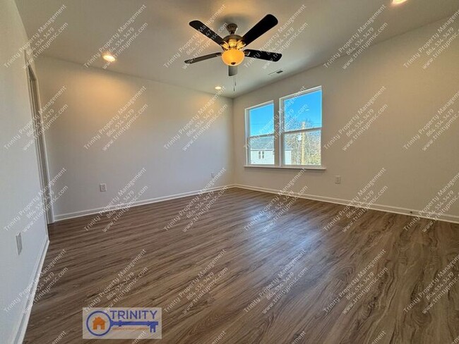 Building Photo - Gorgeous newly built townhome near downtow...