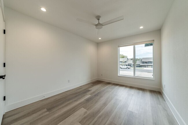 Building Photo - Stunning 2 bed / 2 bath condo in North Austin