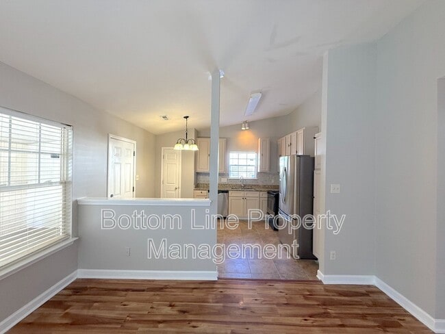 Building Photo - 511 Kingville Dr