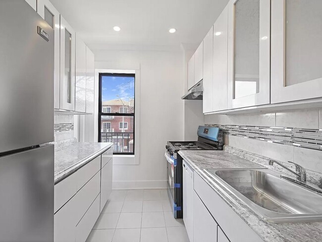 Building Photo - 44-14 Newtown Rd