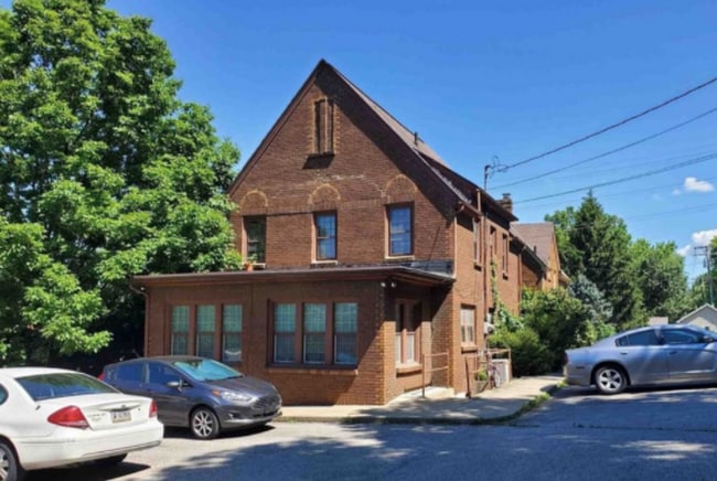 Building Photo - 1513 S Walnut St