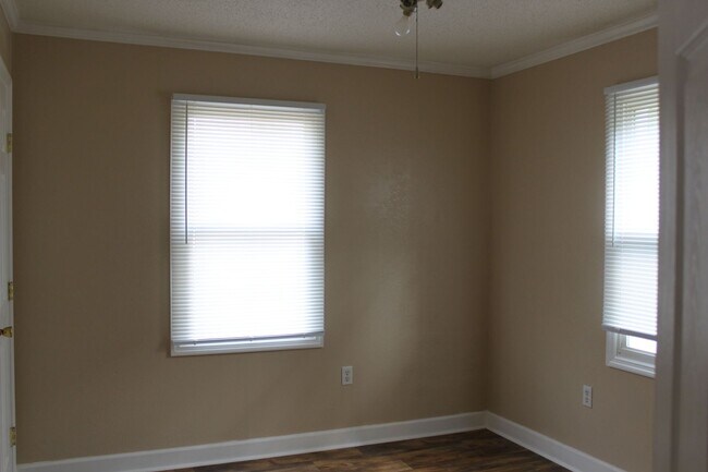 Building Photo - 3 Bed 1 Bath home on Jones Street