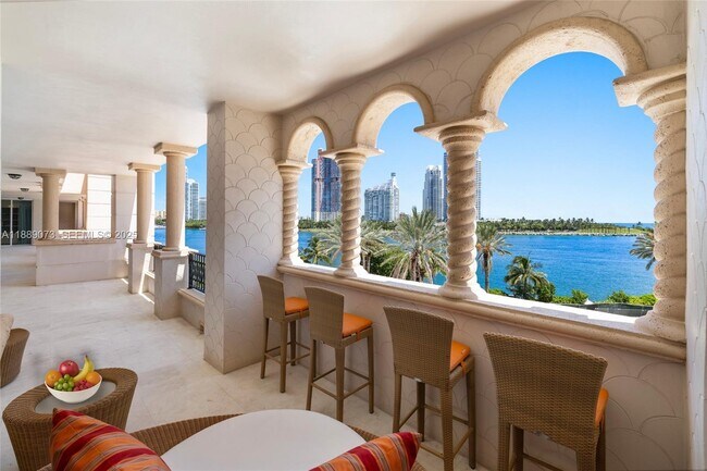 Building Photo - 7133 Fisher Island Dr