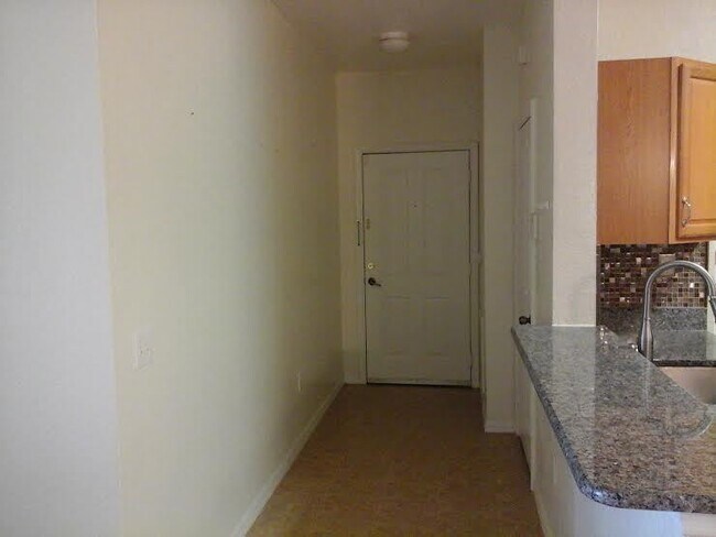 Building Photo - 6011 Hemingway Cir