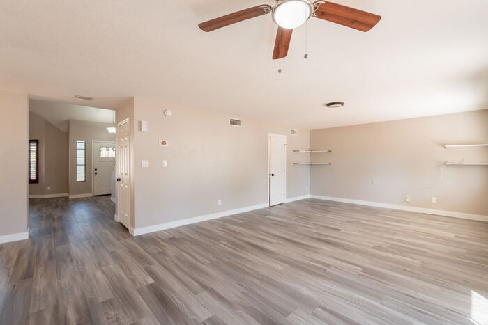 Building Photo - 5416 E Glencove St