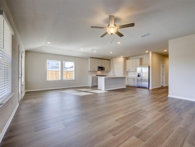 Building Photo - 100 Greenspire Ln