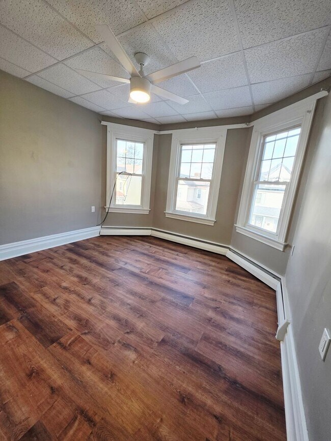 Building Photo - 20 Walnut St