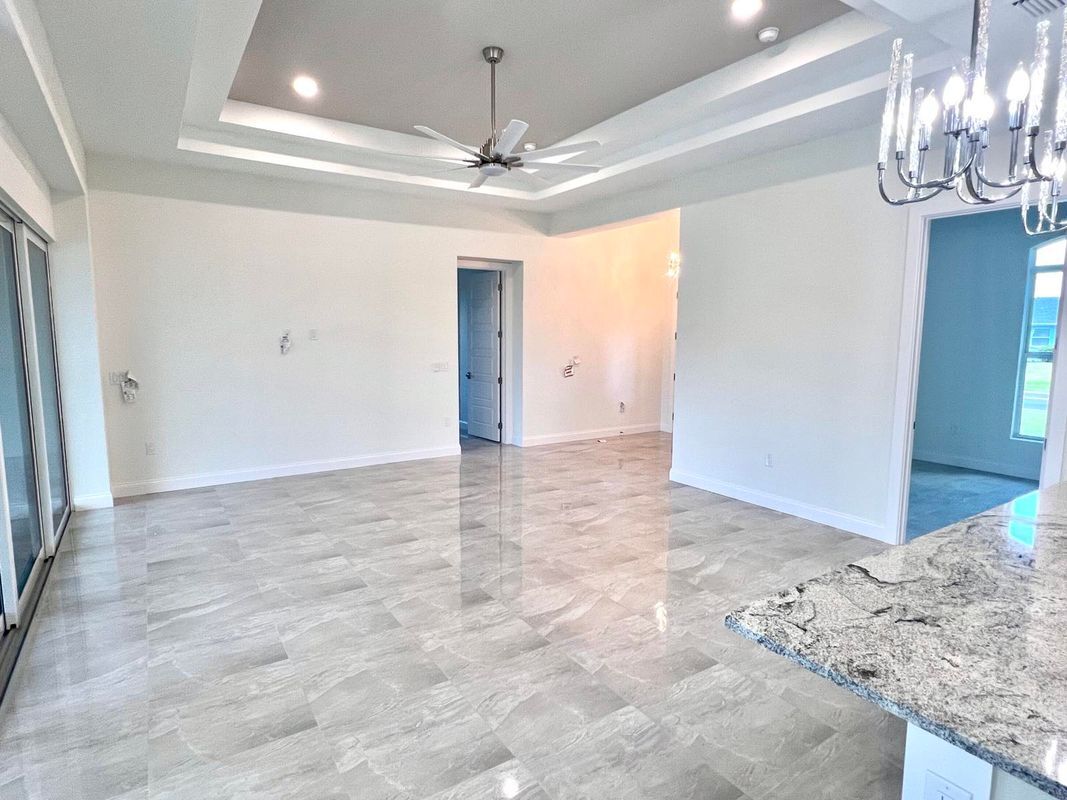 Building Photo - 55 Rotonda Cir