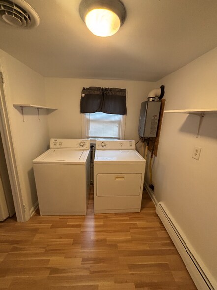 Building Photo - 319 Holly Ct