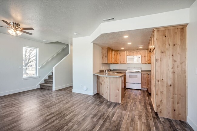 Building Photo - 832-834 Lennox St