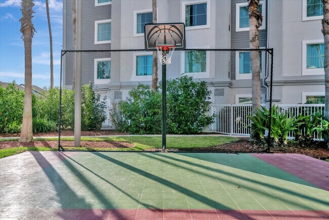 Building Photo - 8303 Palm Pkwy