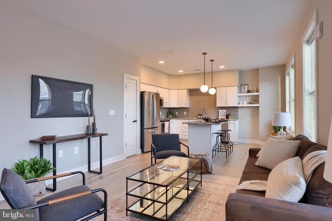 Building Photo - 9-213-UNI9 Jackson Dr