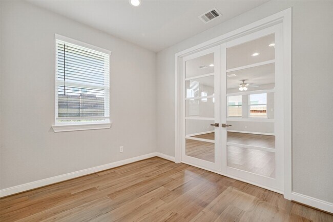Building Photo - 3103 Little Gem Ln