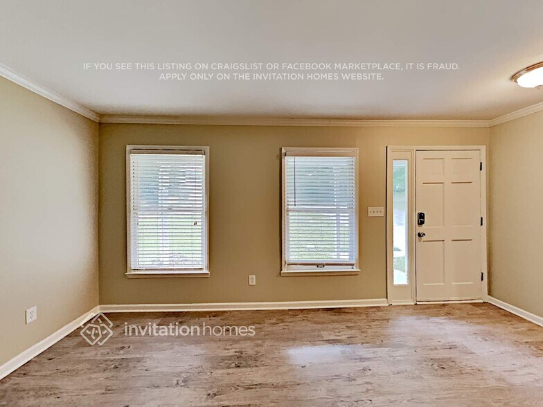 Building Photo - 10430 Meadow Crest Ln