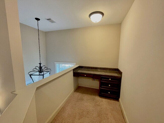 Building Photo - Spacious Home in Solamere with basement
