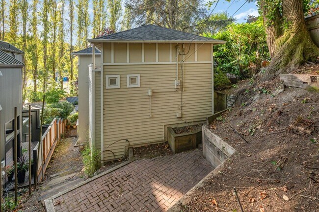 Building Photo - 3Bd/3Ba Seattle House