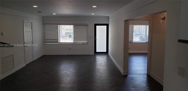 Building Photo - 1128 SW 21st Ave