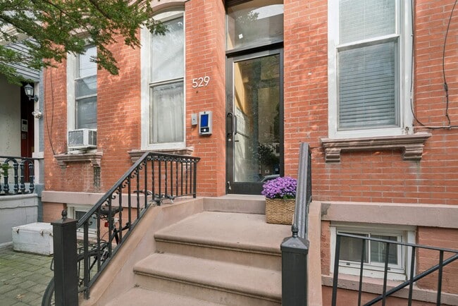 Building Photo - 529 Park Ave