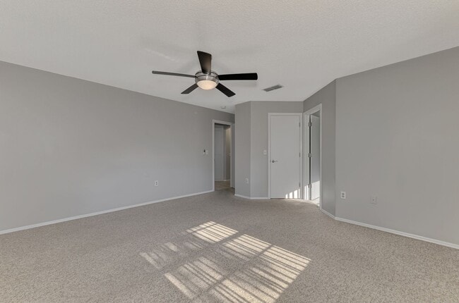 Building Photo - STUNNING 3 BEDROOM, 2 BATHROOM, 2 CAR GARAGE HOME LOCATED IN THE HIGHLY SOUGHT AFTER BRIARWOOD CO...