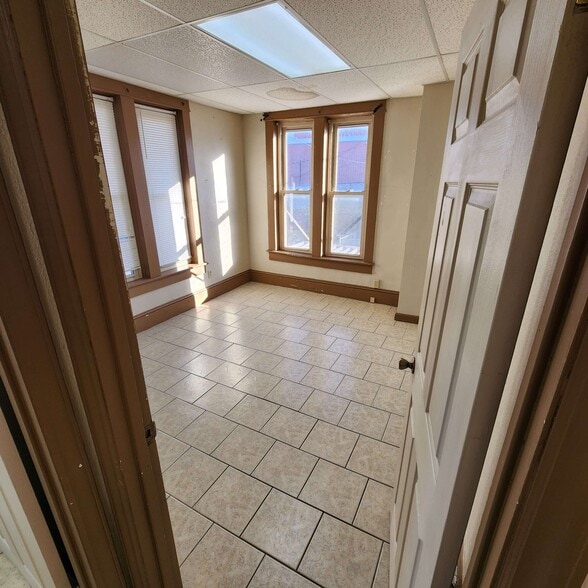 Building Photo - 102 Vermillion St