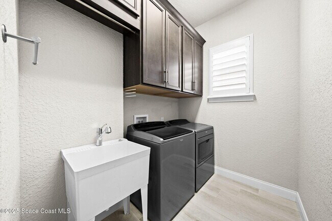 Building Photo - 4455 Negal Cir