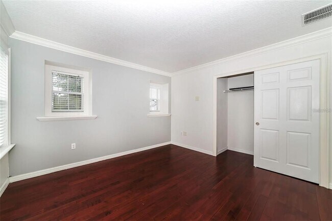 Building Photo - 10124 Malpas Point