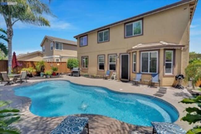 Building Photo - COMING SOON!! Spacious 4-Bedroom Home in O...