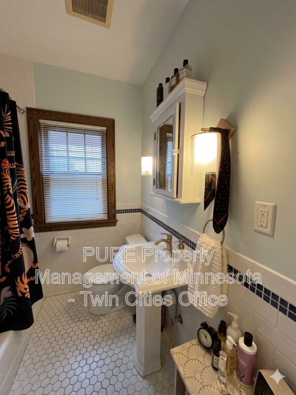 Building Photo - 4908 Chicago Ave