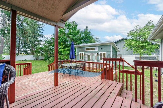Building Photo - 4 Bedroom 4 Bathroom Home with Attached 2-...