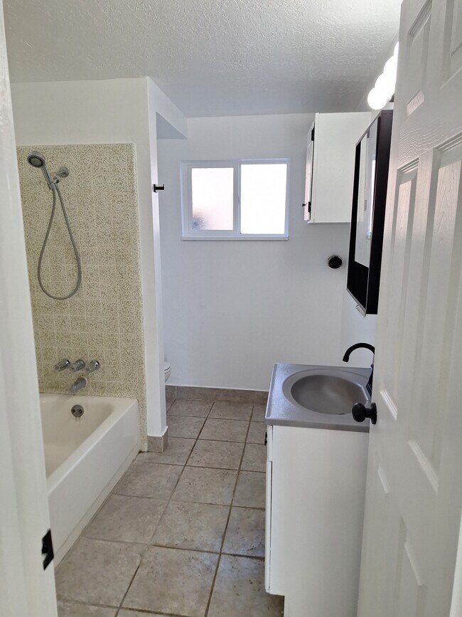 Building Photo - Roy 4-plex 2002