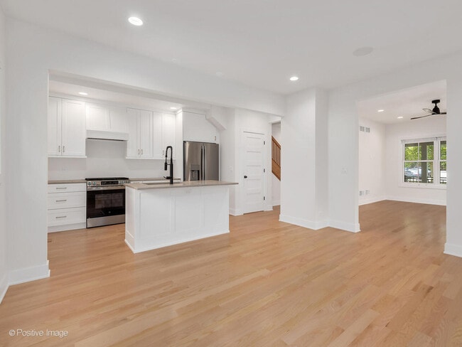 Building Photo - 35 7th Ave