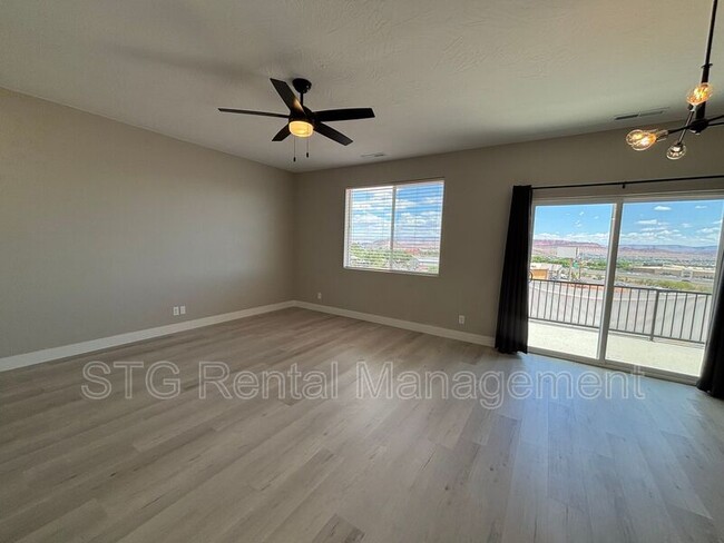 Building Photo - 840 Twin Lakes Dr