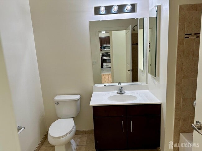 Building Photo - 101 Roosevelt Ave