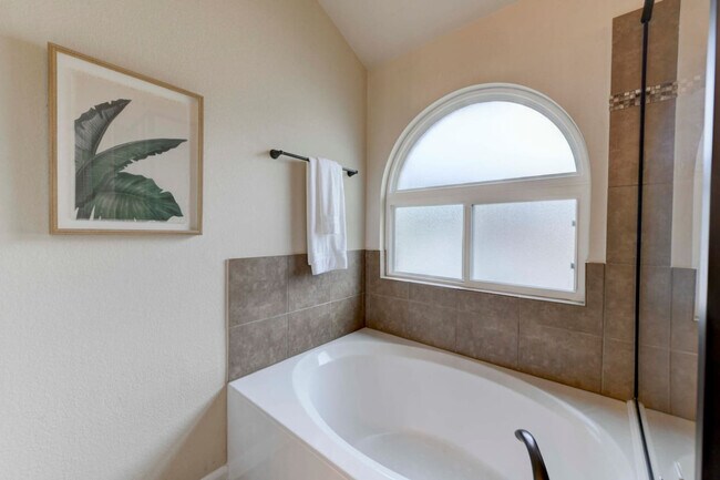 Building Photo - 12500 Ellen Ct