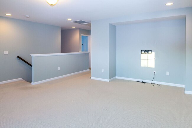 Building Photo - 5818 Glenmore Garden Dr