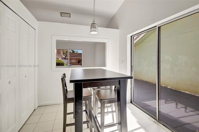 Building Photo - 9862 SW 145th Pl