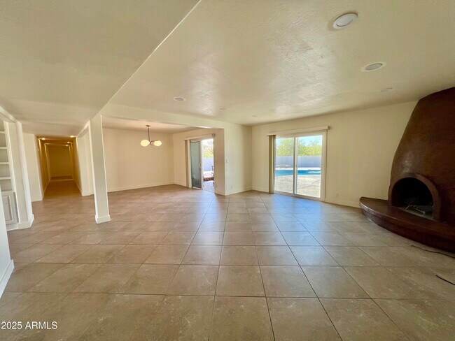 Building Photo - 4847 E Calle de Las Estrellas Rd