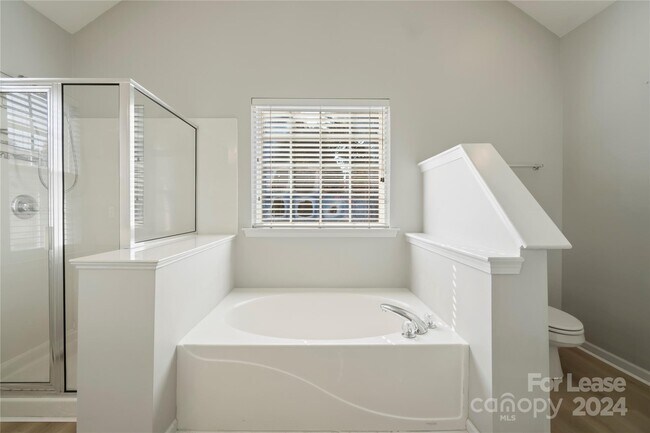 Building Photo - 20309 Northport Dr