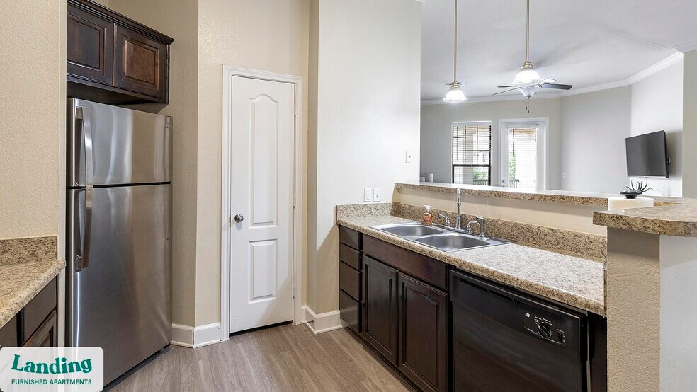 Building Photo - 6101 N Riverside Dr