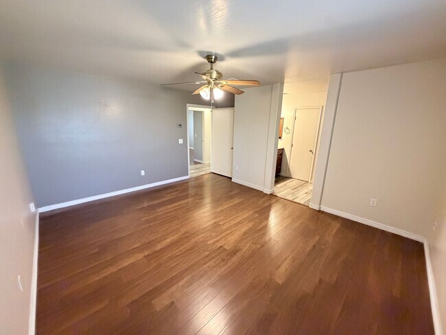 Building Photo - 12014 W Hopi St