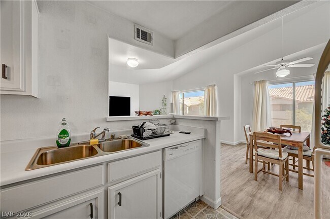 Building Photo - 8450 Alta Dr
