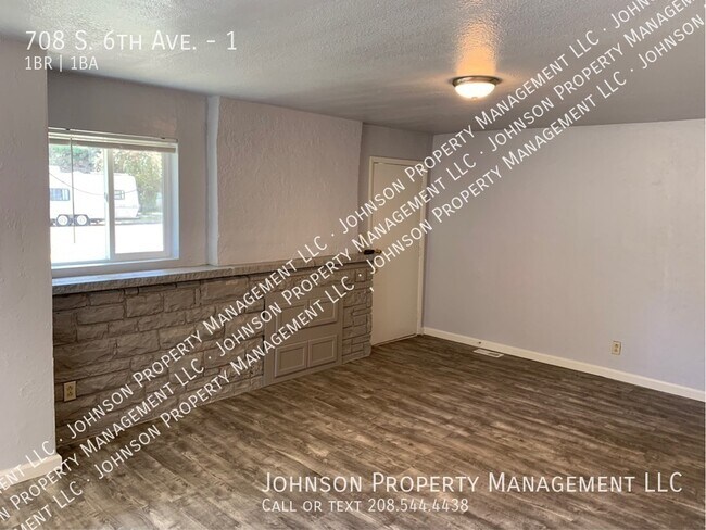 Building Photo - 708 S 6th Ave