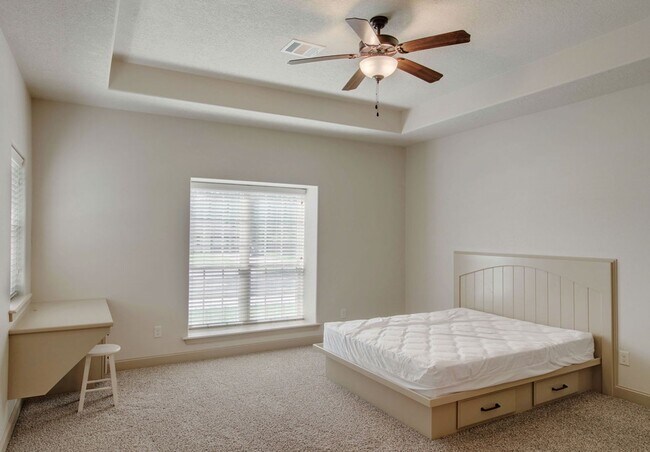 Building Photo - Currently occupied until July 31, 2026