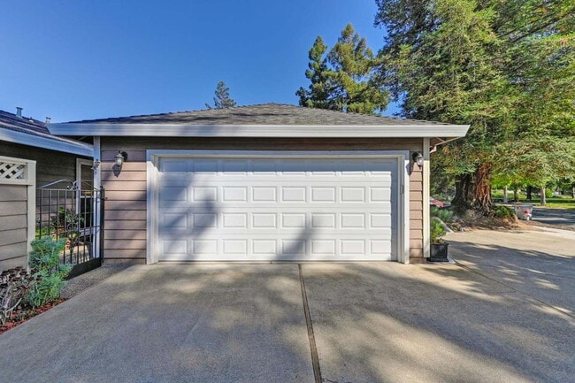 Building Photo - 821 Florin Rd