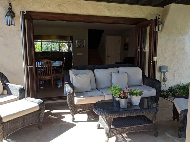 Building Photo - Del Mar Heights Home - West of the 5